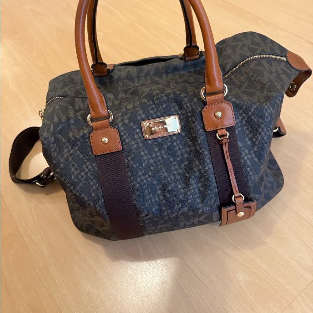 Brand new MK purse never used. Taking offers